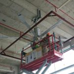 Công nhân JSIG lắp quạt trần cỡ lớn cho nhà xưởng dự án Nichirin Phase 4